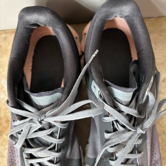 On Cloud Cloudflow Running Shoes Size 10.5 - Picture 3 of 11